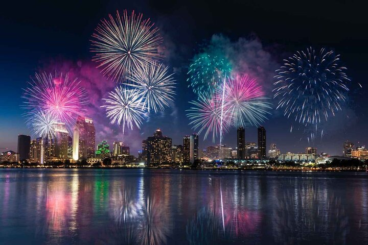 Waikiki Friday Fireworks Cruise With pick-up and drop-off - Photo 1 of 5